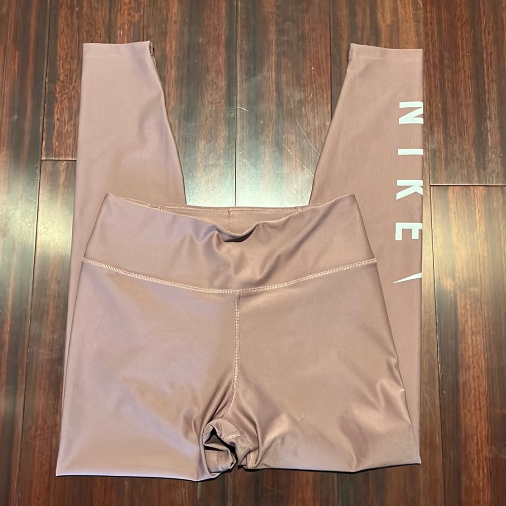 Nike Dry Fit Sz. M. Leggings. Never wore NWT condition